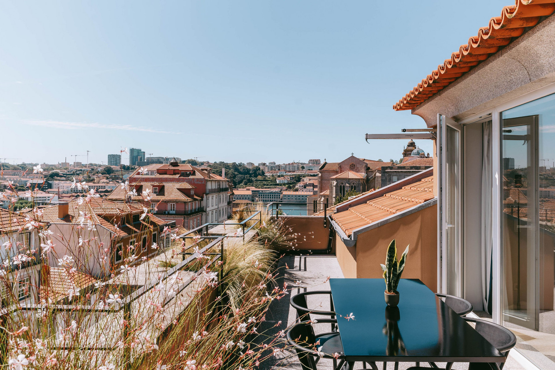 Balcony with views of the Douro at The Editory House Ribeira